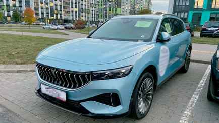 Минчане пожаловались на «рекламные авто», занимающие места на парковках. Это как?