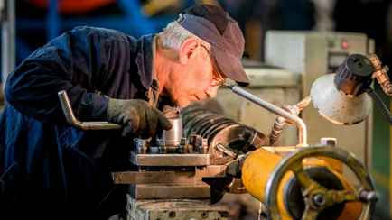 Лукашенко отменил ограничение по пенсиям работающих белорусов и снизил требование по страховому стажу для других