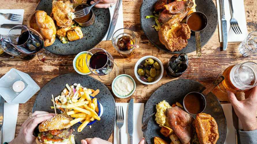 Работает ли совет "не есть после 18:00"? Диетологи рассказали правду