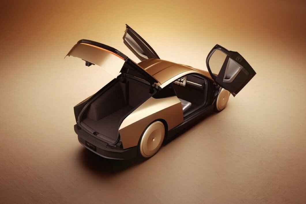 Илон Маск презентовал первые беспилотные роботакси от Tesla. Когда появятся на дорогах?