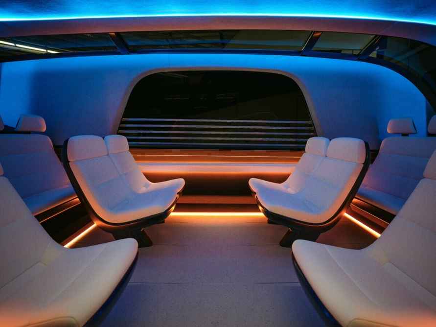 Илон Маск презентовал первые беспилотные роботакси от Tesla. Когда появятся на дорогах?