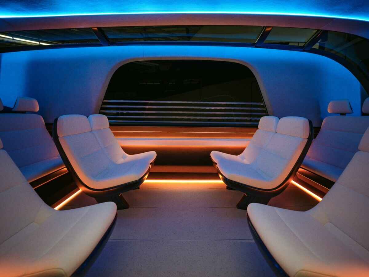 Илон Маск презентовал первые беспилотные роботакси от Tesla. Когда появятся на дорогах?