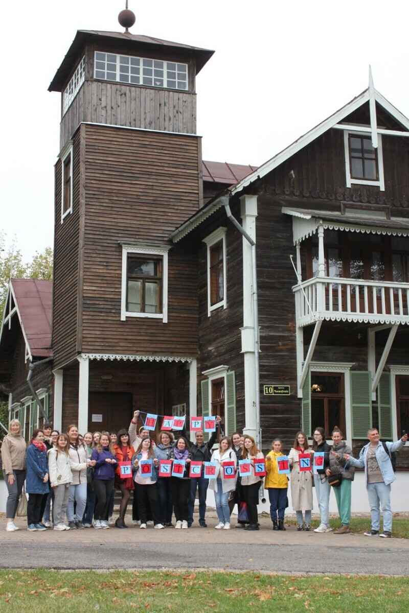 Минус месячная зарплата в год на «макулатуру»? Узнали, как и чем живут посткроссеры в Беларуси