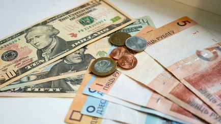 Доллар и евро снова подорожали, а рубль РФ упал впервые за 3 недели. С какими курсами Беларусь встречает выходные?