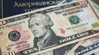 Жительница Могилёва поделилась проблемой покупки долларов: «Только старого образца». Что ответили в банке