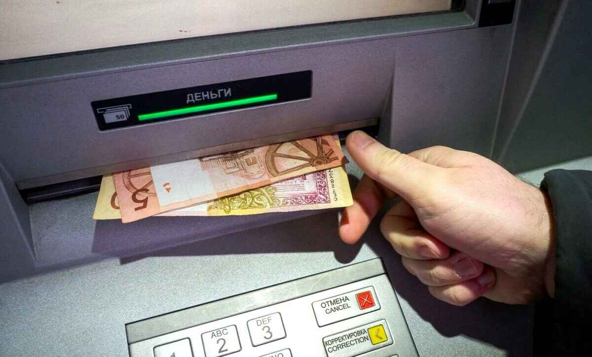 Один из банков Беларуси разрешил пополнять карту наличными без самой карты. Это как?