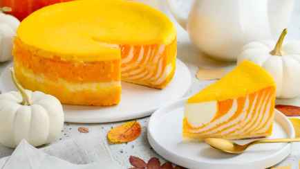 Как приготовить тыквенную «зебру»? Этот сезонный торт удивит великолепным вкусом