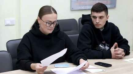 Могилевская предпринимательница Ковалева принесла документы в ЦИК для участия в выборах президента