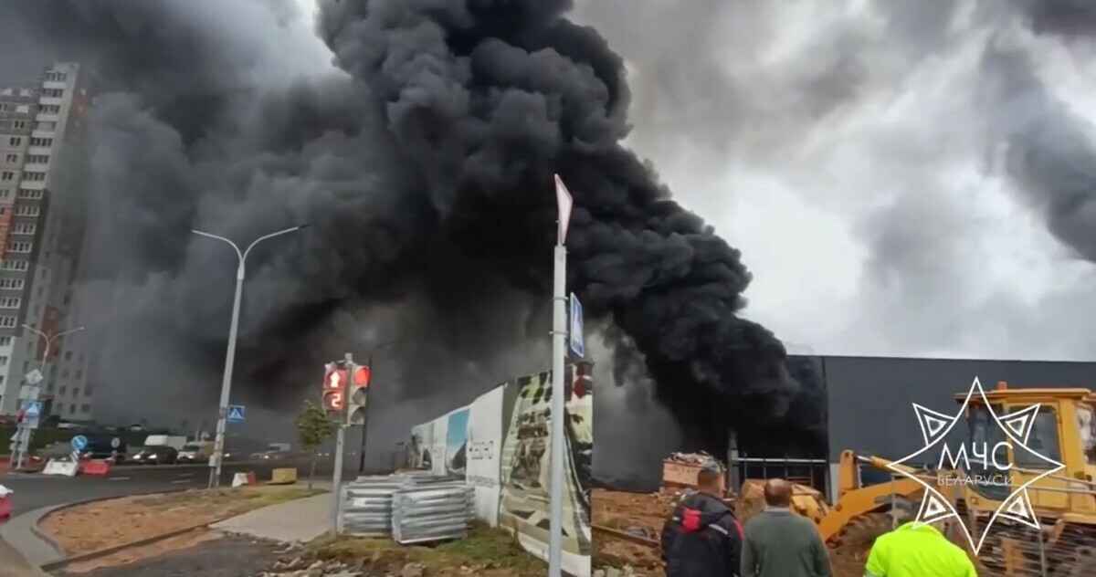 В Минске заметили большие клубы черного дыма над одной из строек. Что горело?