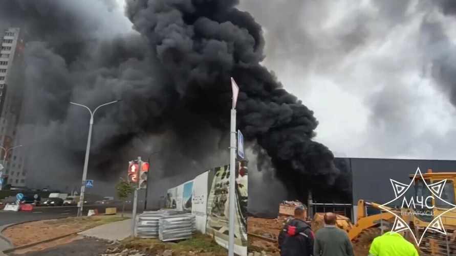 В Минске заметили большие клубы черного дыма над одной из строек. Что горело?