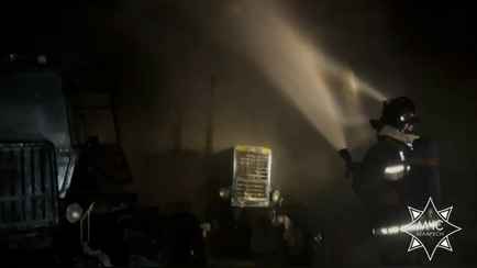 Под Минском загорелись автомастерские