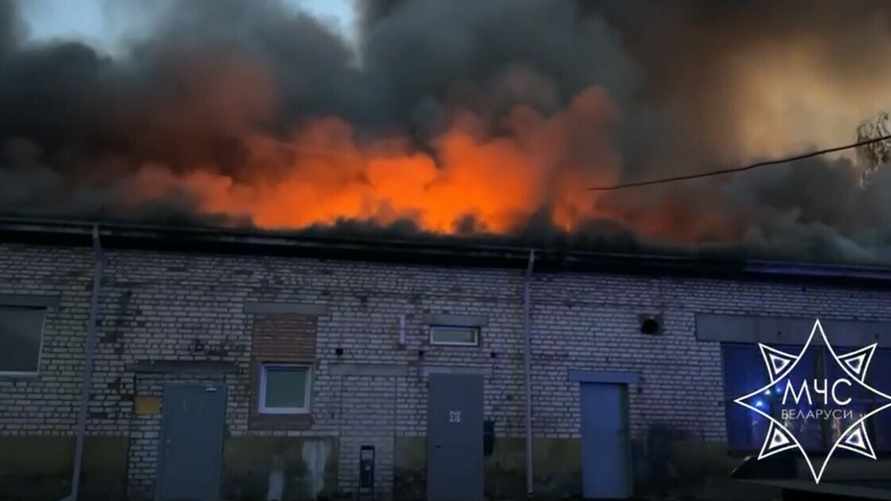 В Минске заметили большие клубы черного дыма над складом