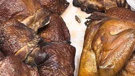 «Как кишат там, они везде» — Белоруска пожаловалась на «копченых» тараканов в минском магазине