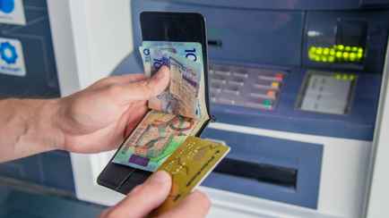 «Не работает ничего вообще» — Белорусы пожаловались на проблемы с картами «Приорбанка»