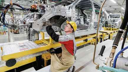 «Должны защищать свой рынок» — Лукашенко потребовал устранить «недопонимания» с Россией по производству легковых авто