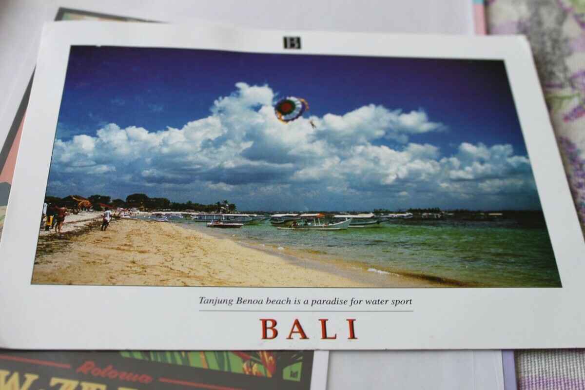 Минус месячная зарплата в год на «макулатуру»? Узнали, как и чем живут посткроссеры в Беларуси