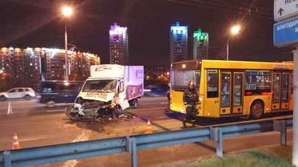 В Минске грузовик выехал на встречку и врезался в пассажирский автобус