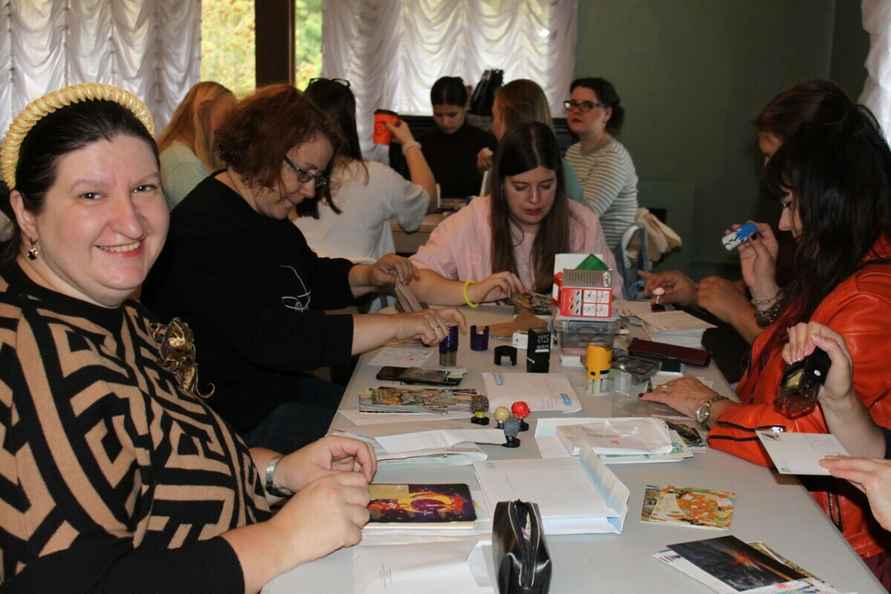 Минус месячная зарплата в год на «макулатуру»? Узнали, как и чем живут посткроссеры в Беларуси