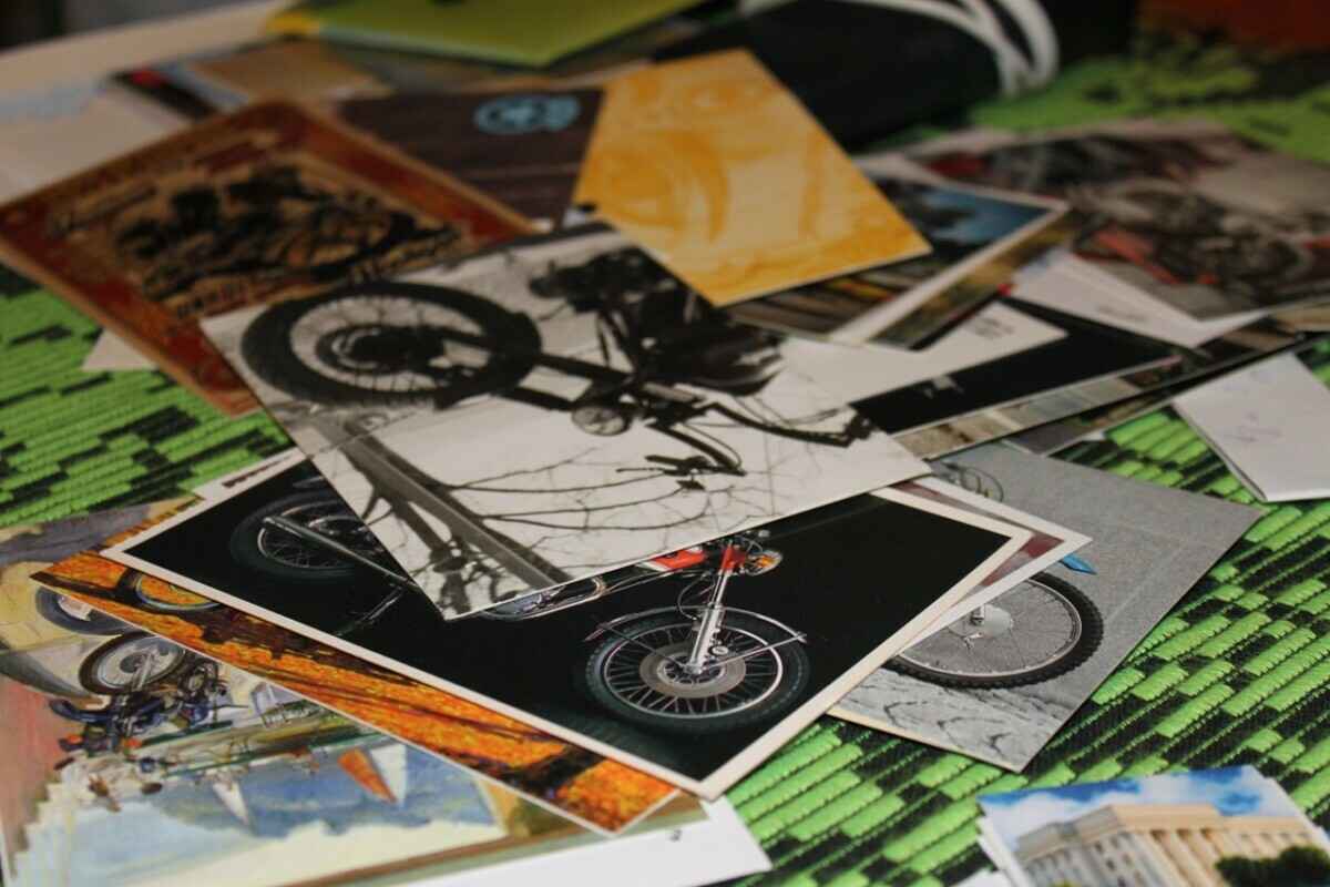 Минус месячная зарплата в год на «макулатуру»? Узнали, как и чем живут посткроссеры в Беларуси