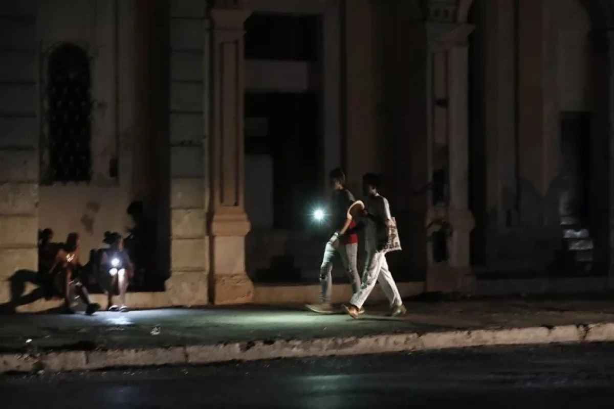 Все 10 млн жителей Кубы остались без электричества. Виноваты США?