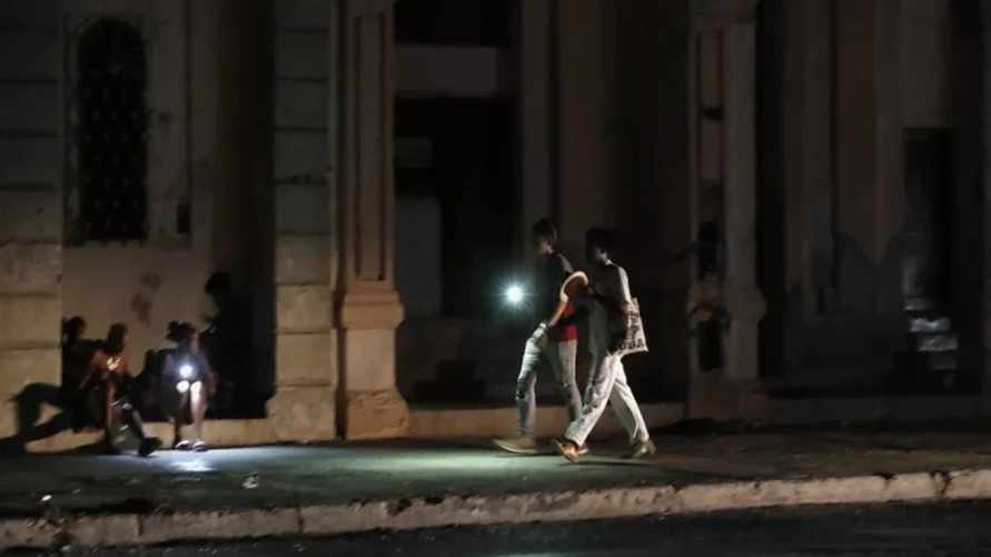 Все 10 млн жителей Кубы остались без электричества. Виноваты США?