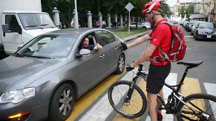 «Есть определенный конфликт» — В ГАИ пообещали «найти компромисс» в ПДД для белорусских велосипедистов и водителей