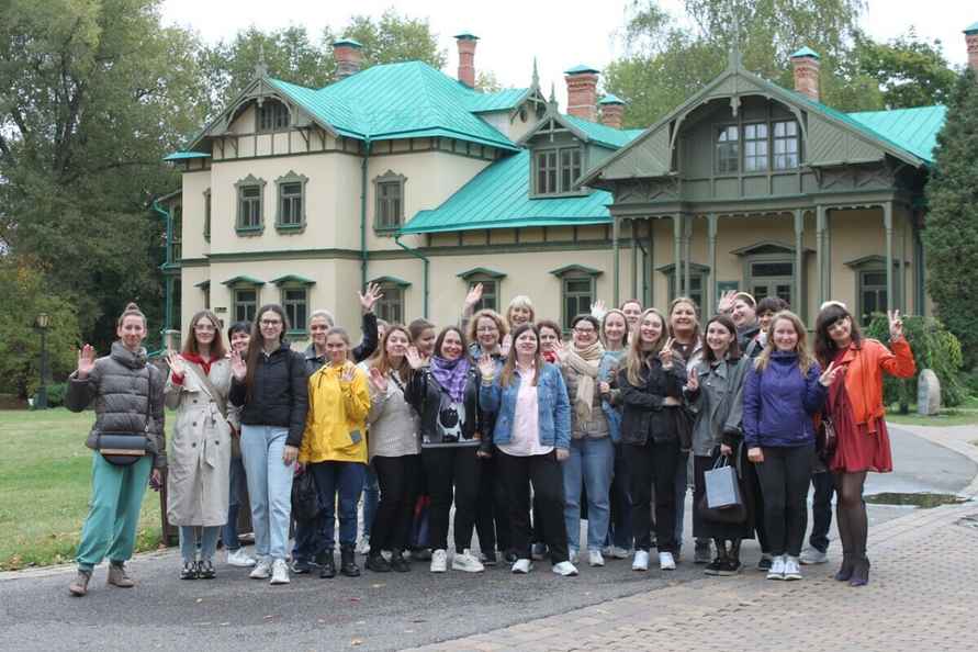 Минус месячная зарплата в год на «макулатуру»? Узнали, как и чем живут посткроссеры в Беларуси