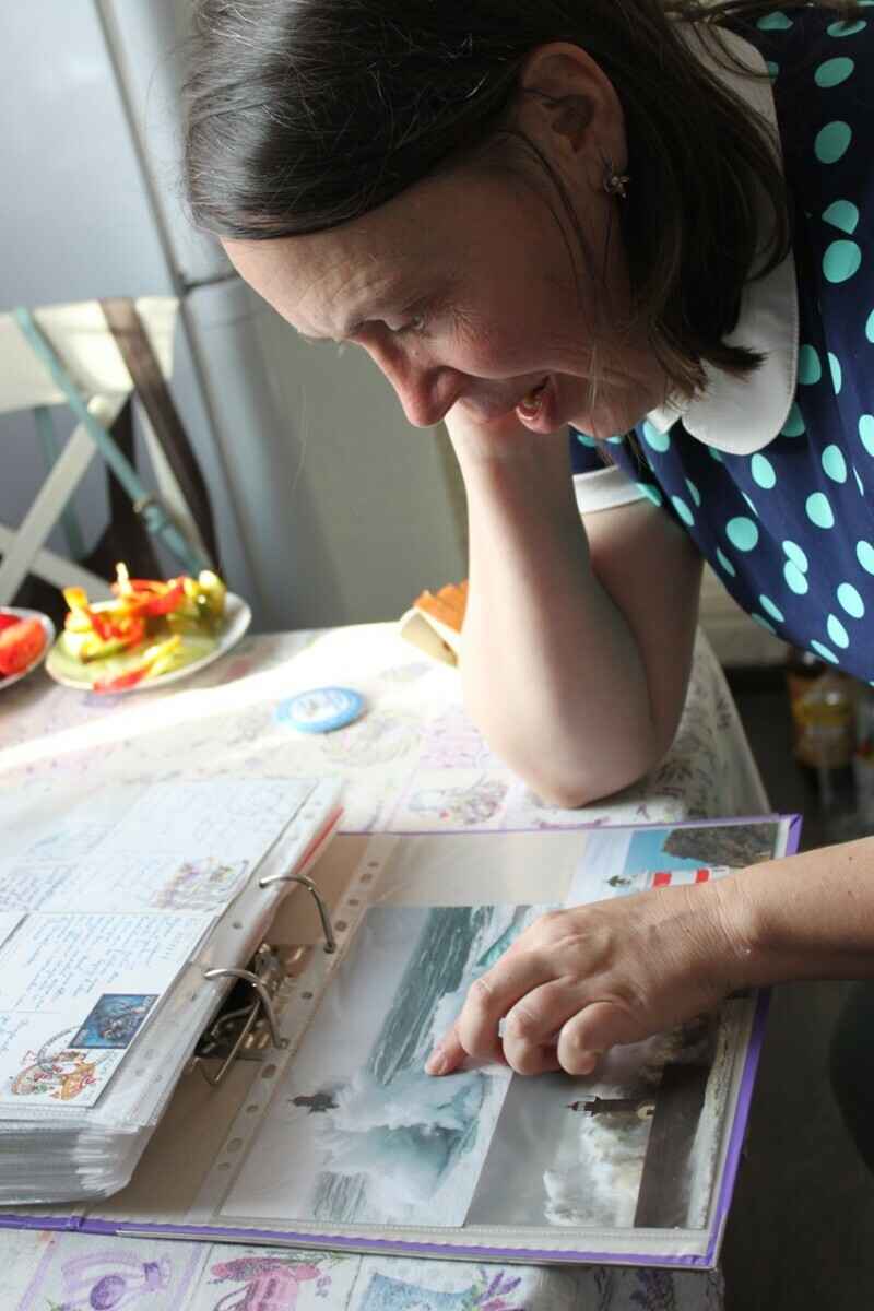 Минус месячная зарплата в год на «макулатуру»? Узнали, как и чем живут посткроссеры в Беларуси