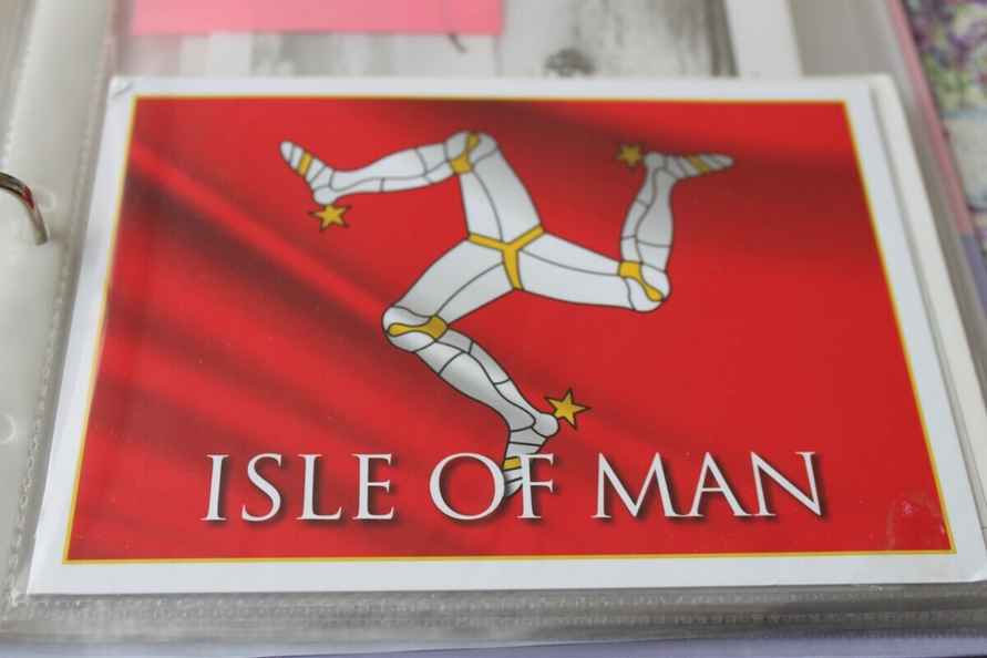 Минус месячная зарплата в год на «макулатуру»? Узнали, как и чем живут посткроссеры в Беларуси