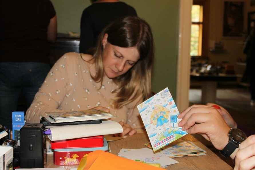 Минус месячная зарплата в год на «макулатуру»? Узнали, как и чем живут посткроссеры в Беларуси