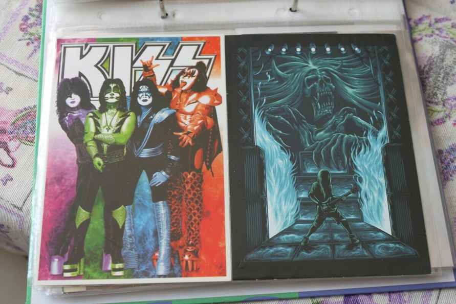 Минус месячная зарплата в год на «макулатуру»? Узнали, как и чем живут посткроссеры в Беларуси