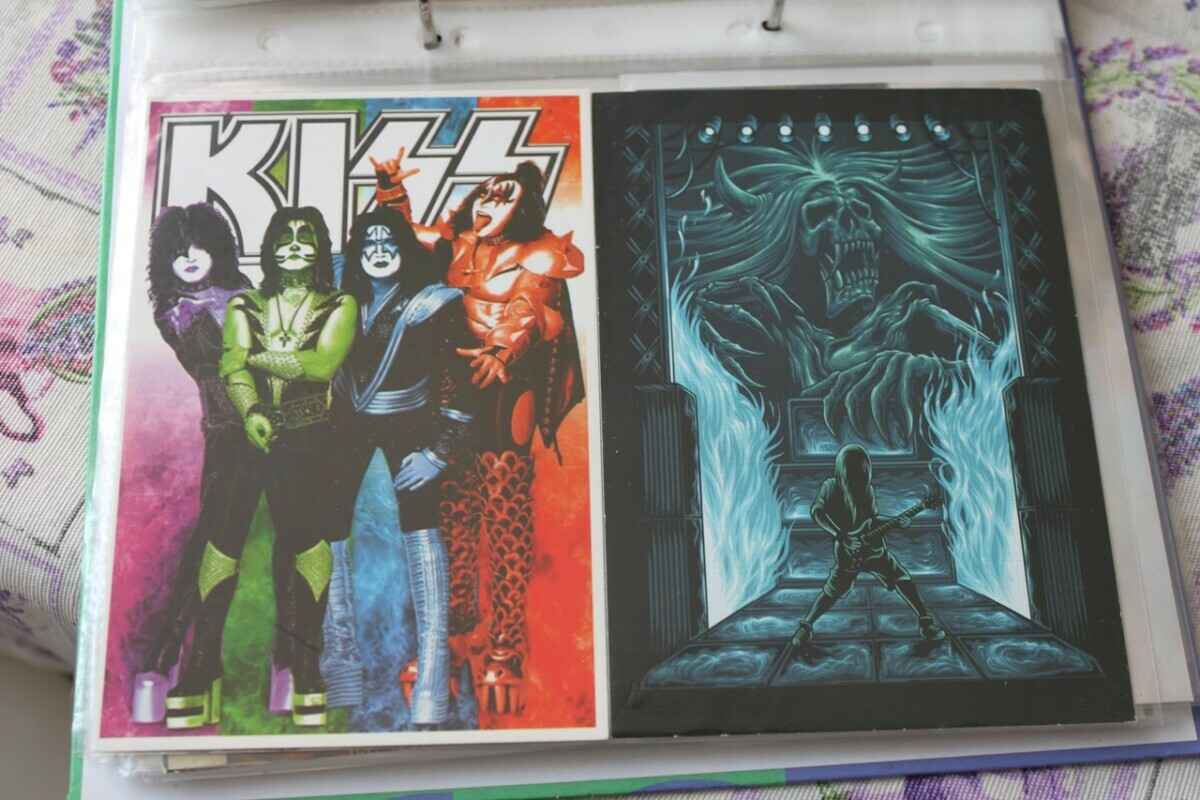 Минус месячная зарплата в год на «макулатуру»? Узнали, как и чем живут посткроссеры в Беларуси