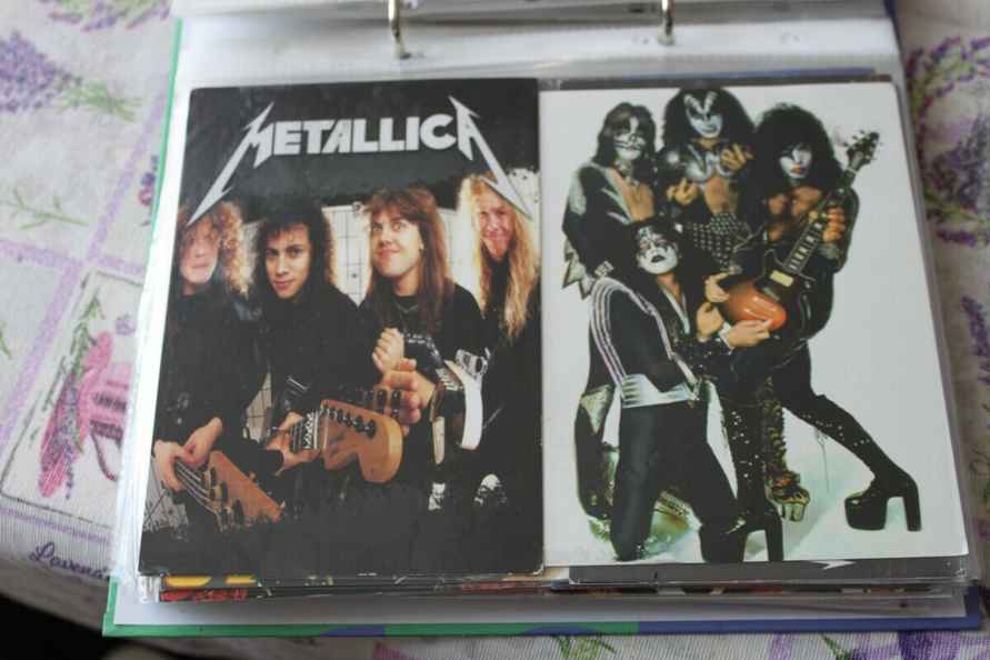 Минус месячная зарплата в год на «макулатуру»? Узнали, как и чем живут посткроссеры в Беларуси