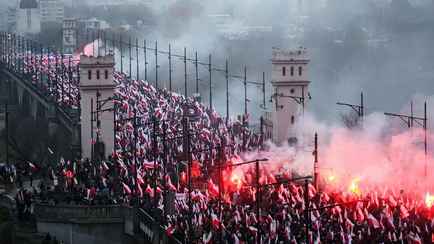 Мэрия Варшавы разрешила польской оппозиции провести 100-тысячный марш независимости