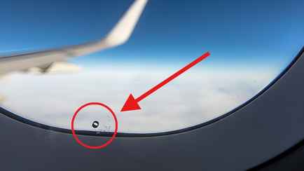 Зачем в окнах самолета нужны дырочки? Стюардесса раскрыла 2 важные причины