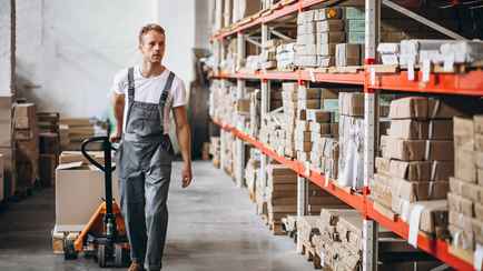 Некоторым белорусским магазинам запретили продавать товары предприятиям. В Минэкономики уточнили, как это работает