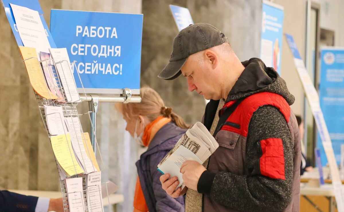 "Чтобы исключить иждивенчество" — Лукашенко вдвое сократил сроки выплаты пособия по безработице