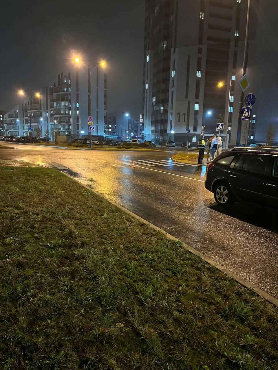 На камеру попало, как в Минске легковушка на полном ходу сбила двух пешеходов