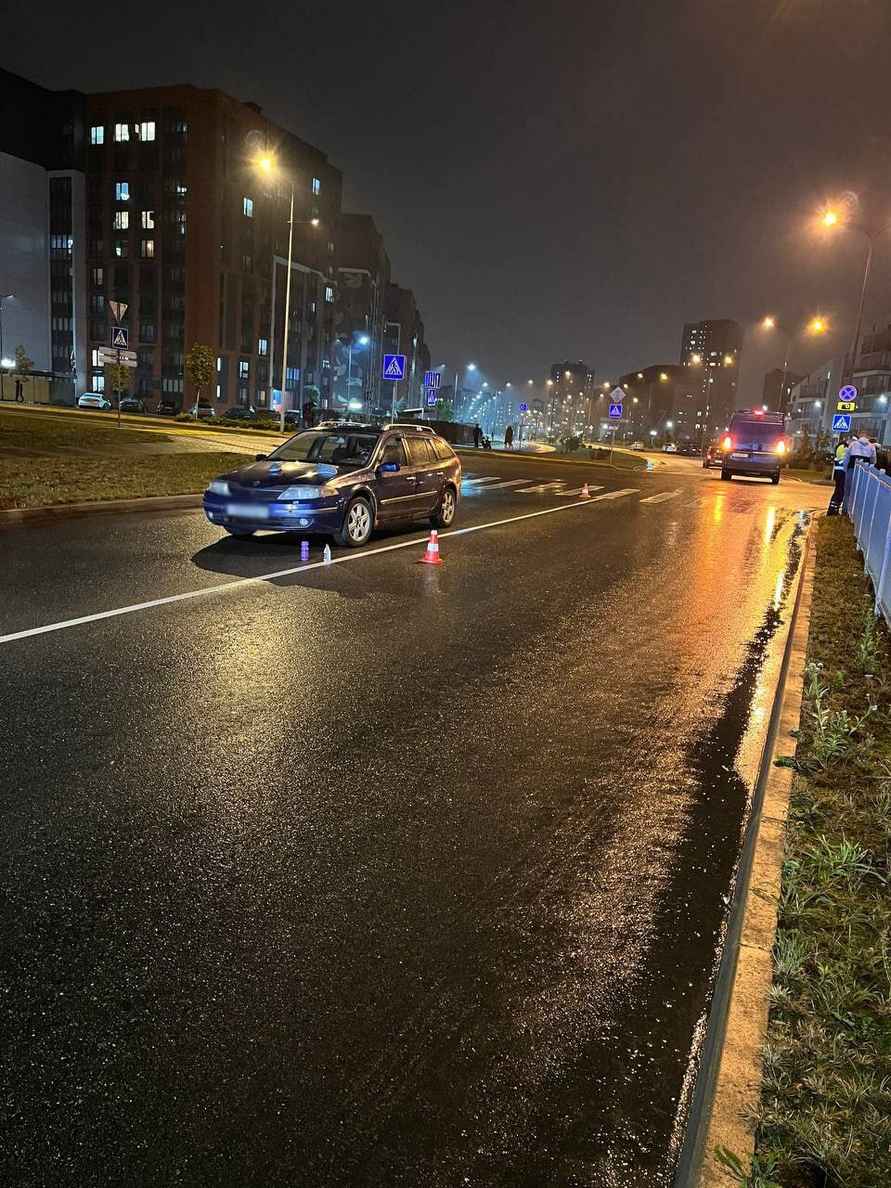 На камеру попало, как в Минске легковушка на полном ходу сбила двух пешеходов