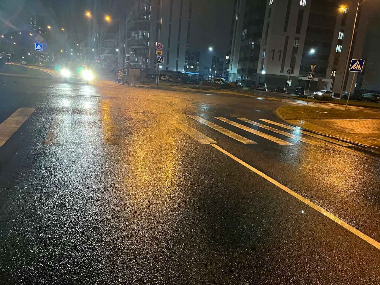 На камеру попало, как в Минске легковушка на полном ходу сбила двух пешеходов