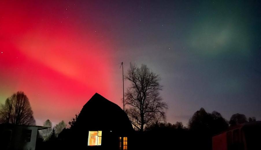 Белорусы поделились фото северного сияния над Брестом, Гродно и Минщиной, вызванного магнитной бурей класса G4