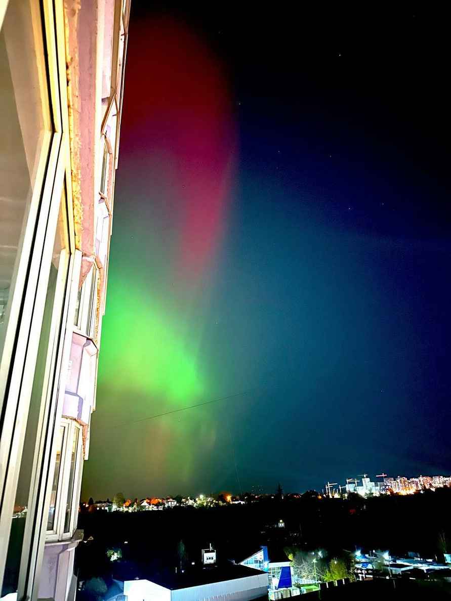Белорусы поделились фото северного сияния над Брестом, Гродно и Минщиной, вызванного магнитной бурей класса G4