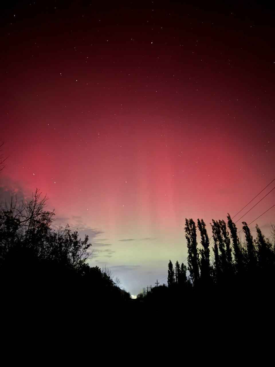 Белорусы поделились фото северного сияния над Брестом, Гродно и Минщиной, вызванного магнитной бурей класса G4