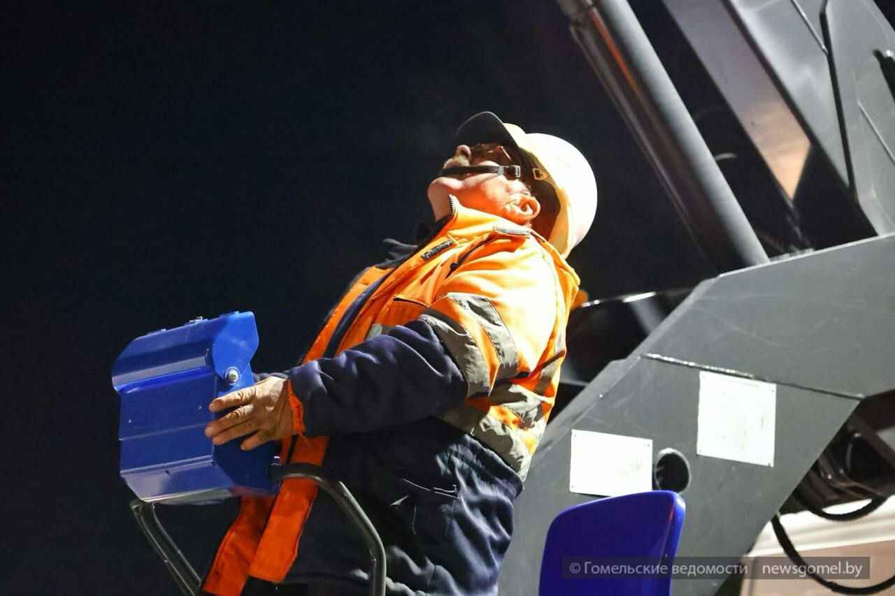 В Гомеле установили проектор на пешеходном переходе. Как работает?