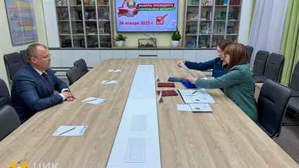 Еще 2 претендента в президенты Беларуси принесли свои документы в ЦИК