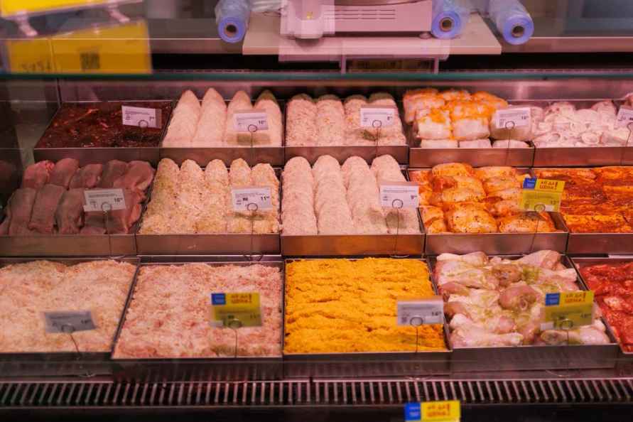 В одном из районов Минска открыли супермаркет с 18 кассами и мексиканскими врапами. Что по ценам?