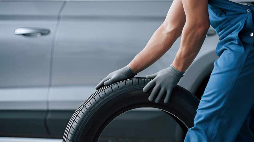 Такая глубина протектора не даст белорусам утонуть в снегу. Нужно ли переобувать шины в октябре?