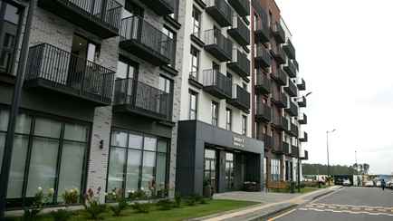 В одном из кварталов Минска открыли бесплатные сауны, кинотеатр и фитнес-зал. Но не для всех