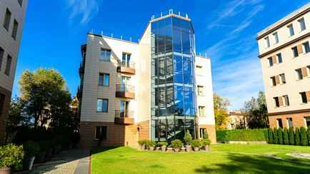 В Минске выставили на продажу 3-уровневую квартиру с баней, сауной и бассейном. Сколько попросили?