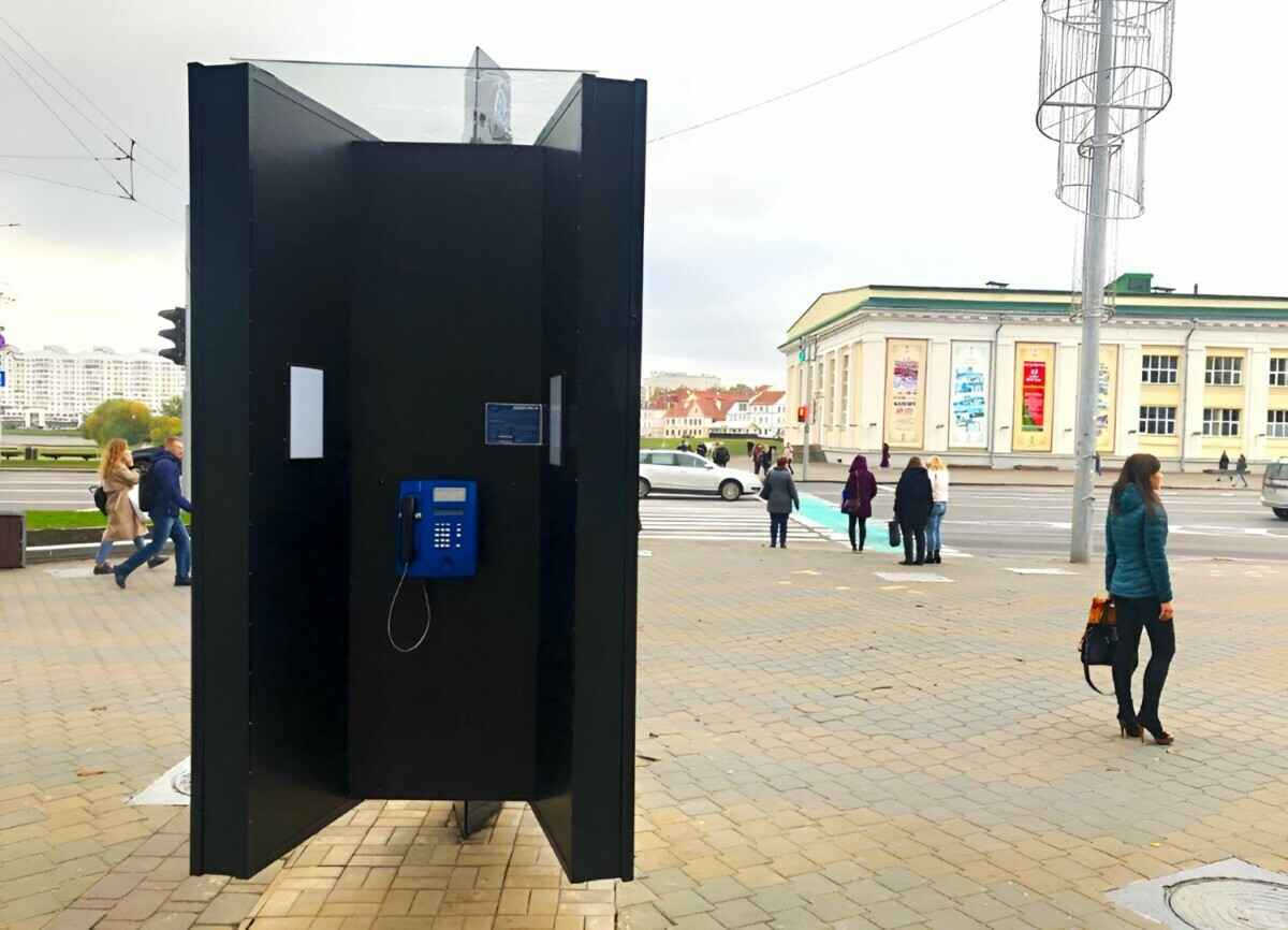 "Белтелеком" предложил белорусам "удобный звонок с таксофона". Где-то ещё стоят?